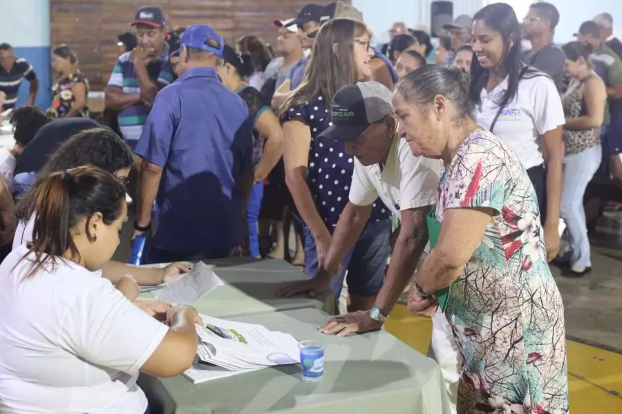 4ª etapa das entregas de títulos fundiários contempla 100 famílias em Primavera do Leste