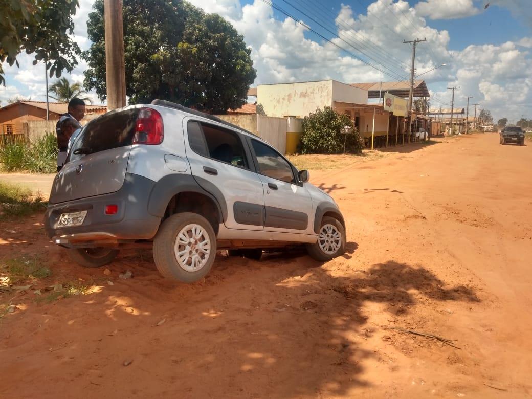 Prefeito se surpreende com carro no buraco e reage com ‘UAU’