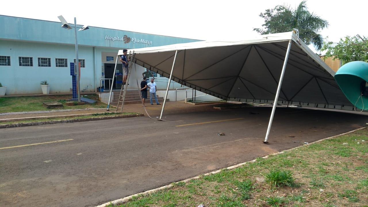 COVID-19: Hospital de Ribas monta tenda para atender pacientes com suspeita