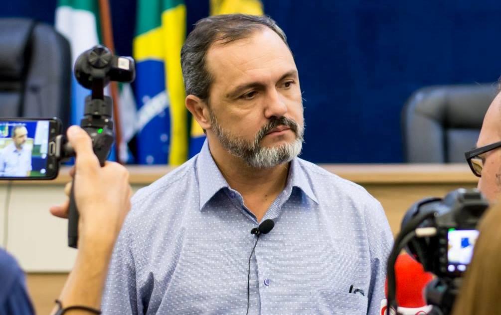 Em meio a crise, Henrique renuncia à presidência da Associação Comercial