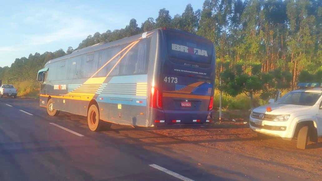 Dois ônibus fretados sem licença são autuados entre Ribas e Campo Grande