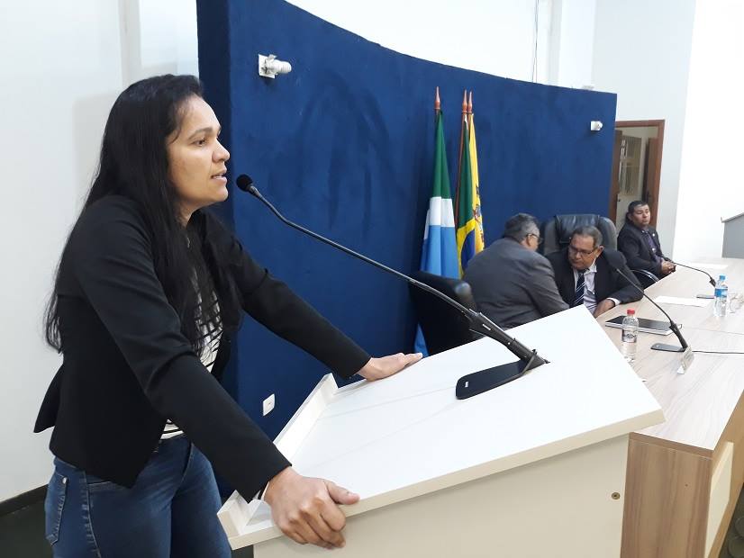 Vereadora Nayara quer saber quanto a Prefeitura gastou com publicidade nos últimos 4 anos