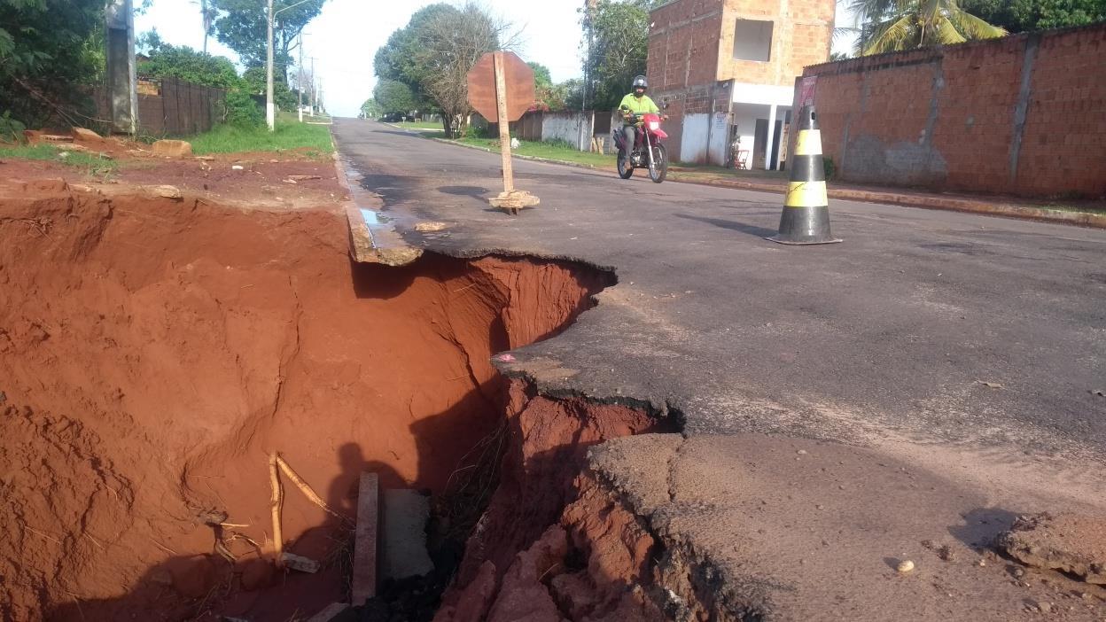 Em menos de 50 dias chuva leva obra ‘meia boca’ de Tucura e cratera reaparece