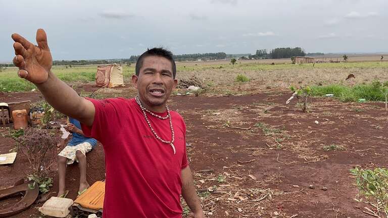 Na terra da soja e do boi, candidato vive na miséria cercado por jagunços