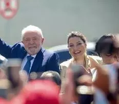 Lula é empossado e se torna presidente pela terceira vez