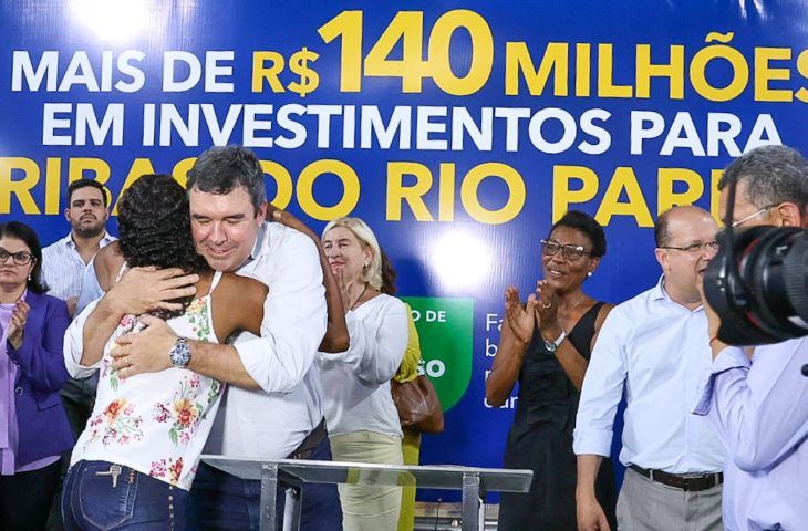 Governador assinou obras e contrato de R$ 140 milhões em Ribas do Rio Pardo