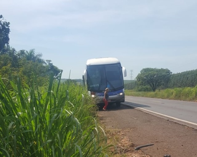 Ônibus da São Luiz quebra novamente em estrada e deixa passageiros sem atendimento