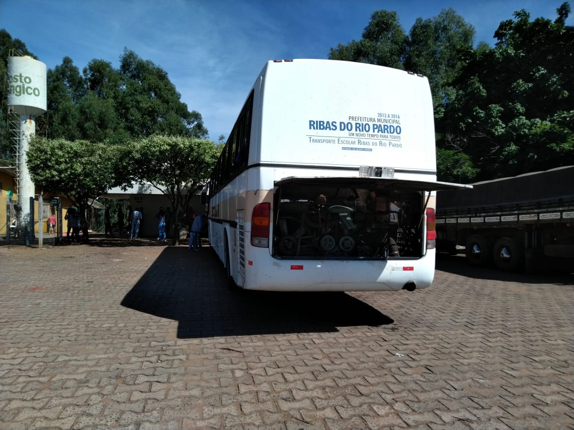 Fanfarra de Ribas é flagrada a mercê da sorte em ônibus velho