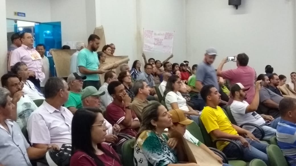 Vereadores ignoram protestos, aprovam reajuste e Tucura terá salário de “prefeito de Capital”