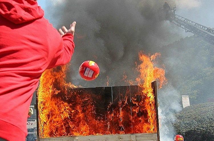 Bola que apaga as chamas estará na Fire Show em SP