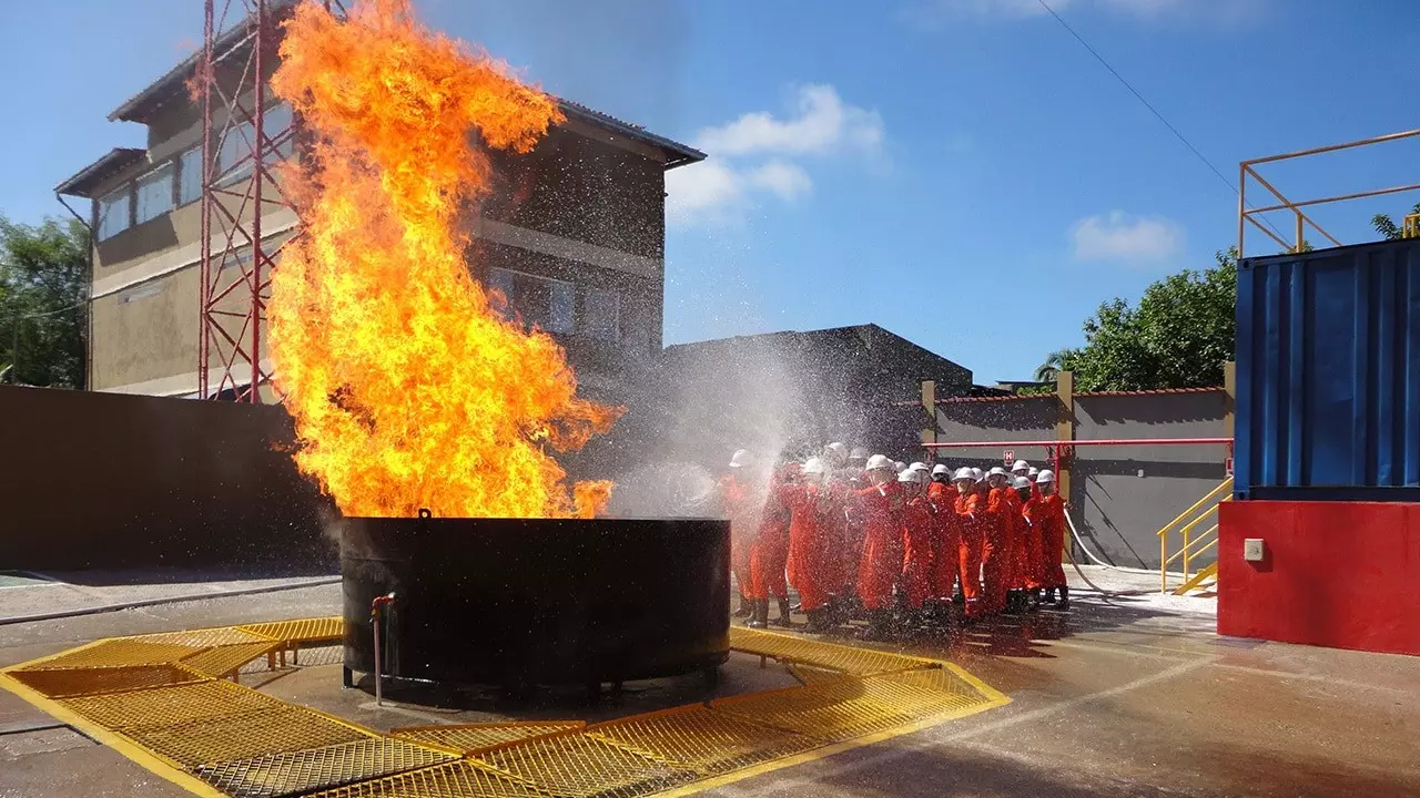 Qual a Diferença entre o Treinamento de Prevenção e Combate a Incêndios com a Brigada de incêndio?