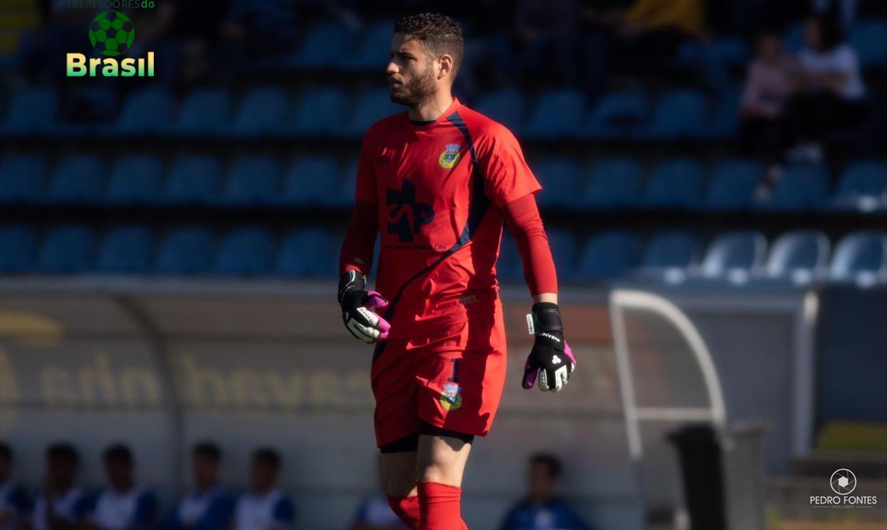 VICTOR BRAGA: Goleiro conquista acesso em Portugal!