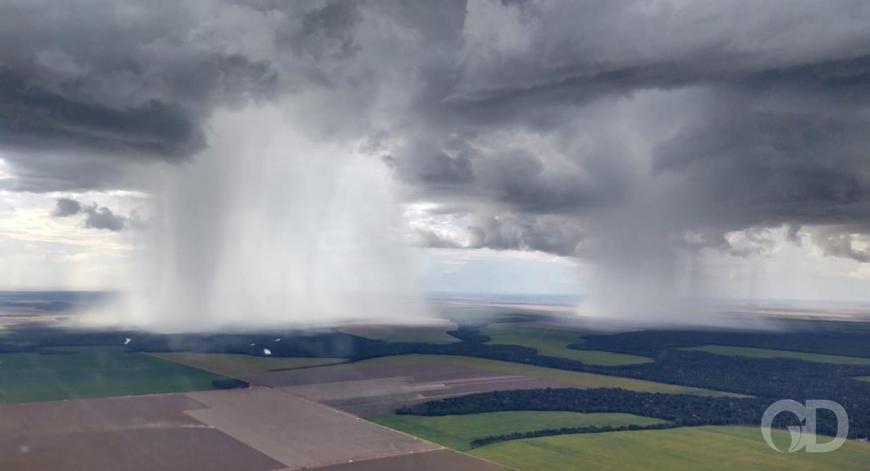 Nuvem gigante chama a atenção no céu de Mato Grosso