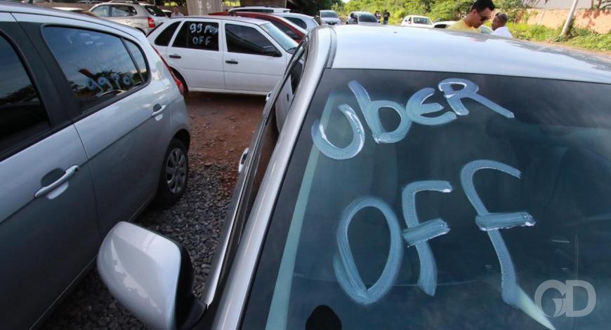 Juiz manda prefeitura suspender cobranças de taxas a Uber