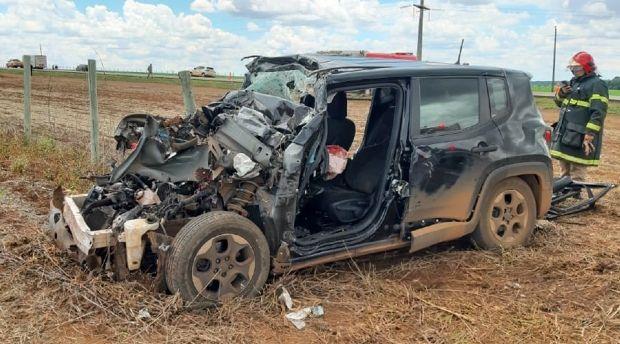 Primavera do Leste - Filho de ex-prefeito morre ao colidir Jeep em caminhão na BR-070