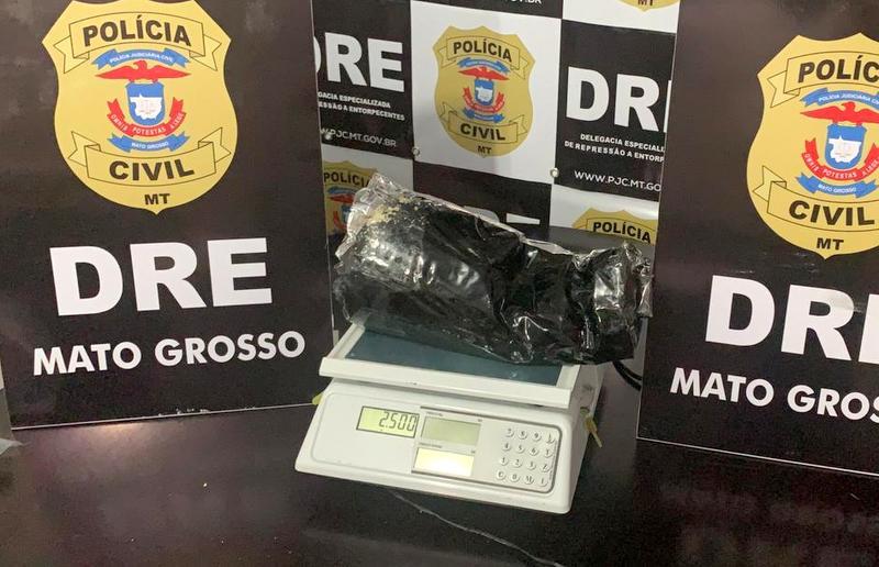 Polícia Civil de Cuiabá prende mulher que transportava 2,5 quilos de pasta base com destino a Porto Alegre do Norte