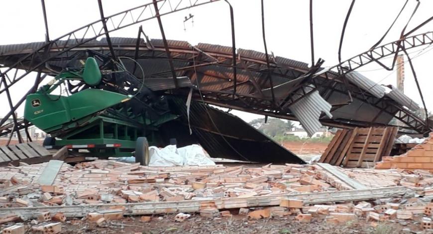 Veja vídeos - Tempestade deixa rastro de destruição em cidades de MT