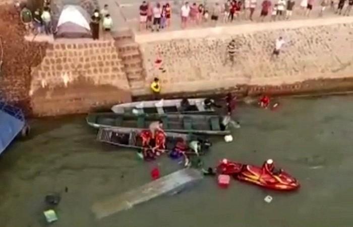 Bombeiros resgatam grupo após canoa afundar no Rio Araguaia