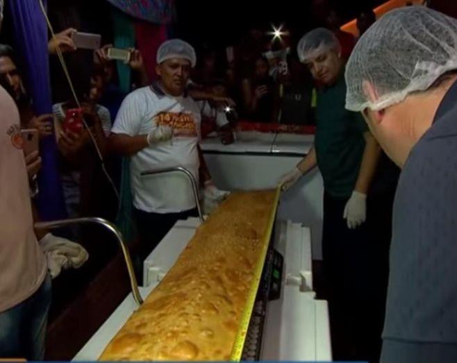 Jangada bate recorde de maior pastel do Brasil; veja vídeo