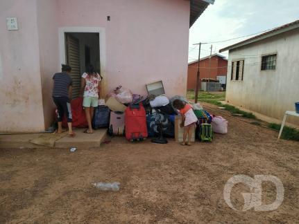 Vídeo mostra desespero de mãe despejada junto os 5 com filhos em Cuiabá