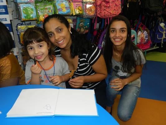 Tarde de autógrafos: Pequenos Escritores