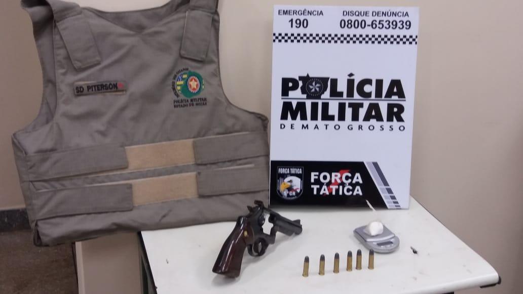 Em ação conjunta PMMT e PMGO apreendem arma e porção de cocaína