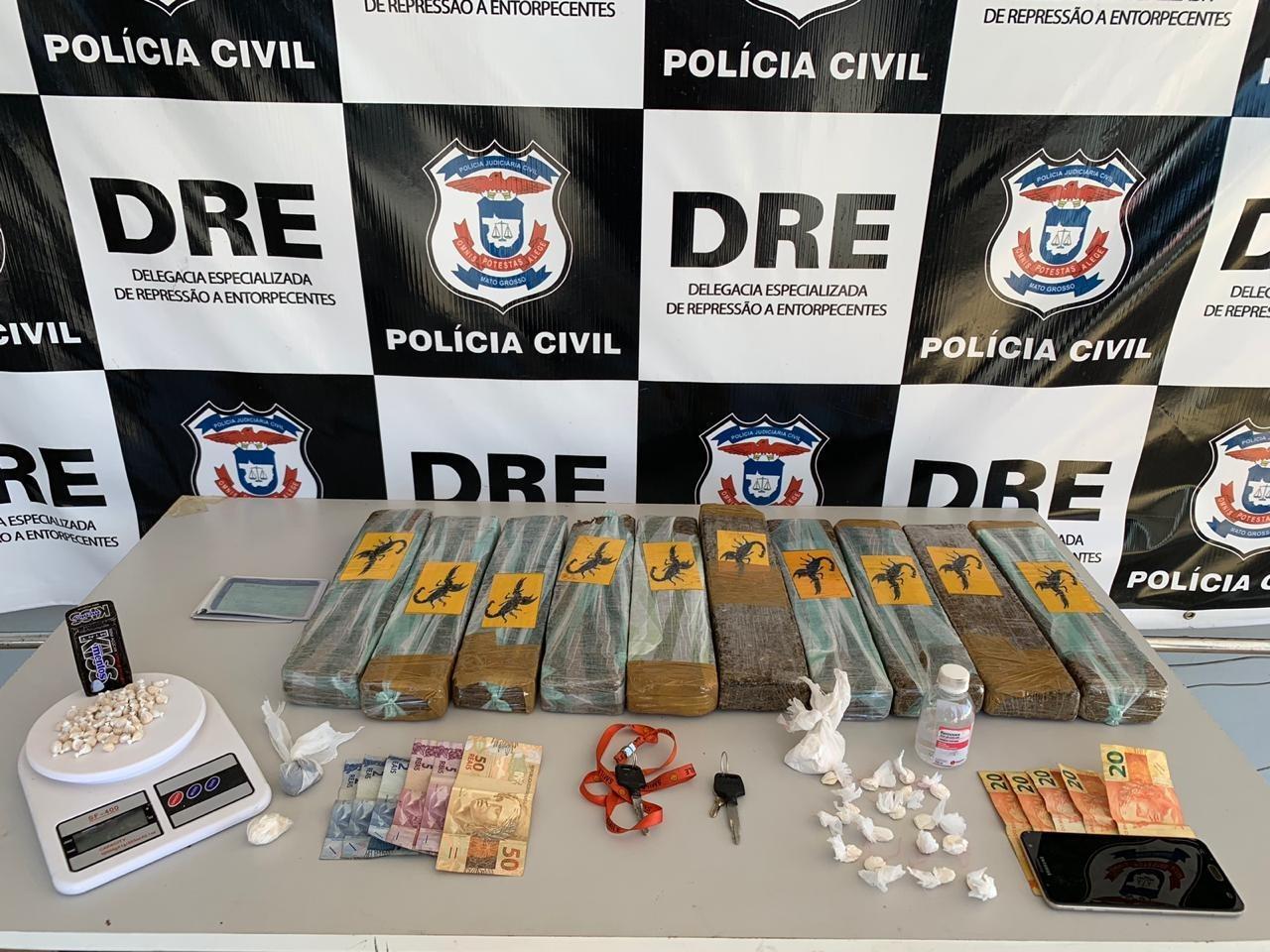 Dez tabletes de maconha são apreendidos com 4 suspeitos de tráfico