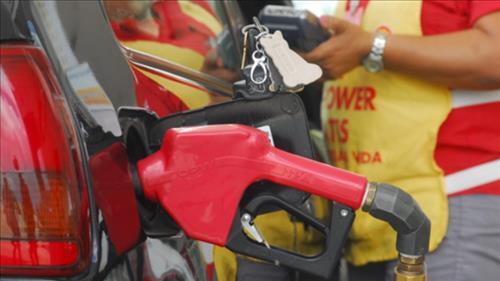 Preço da gasolina pode aumentar em R$ 0,41 para o consumidor Governo espera arrecadar R$ 10,4 bilhões neste ano com o aumento de imposto