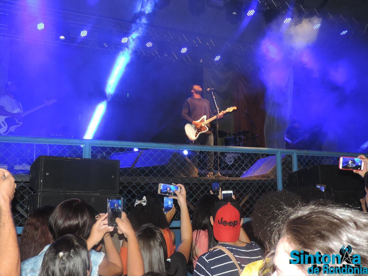 show do cantor Thalles Roberto em Ariquemes