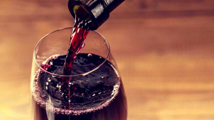 Vinho tinto protege os dentes de cáries e doenças na gengiva