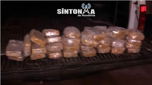 Polícia apreende 30 quilos de cocaína em caminhonete n BR-429