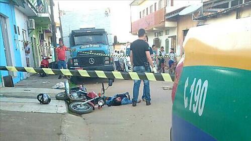 23/06/2017 10:31 Candeias do Jamari Mulher é assassinada a tiros em Candeias do Jamari Mulher foi atacada no portão de sua casa