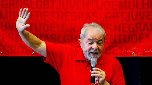 26/06/2017 07:52 Brasil Em pesquisa eleitoral, Lula lidera; Bolsonaro e Marina empatam em 2º lugar Em simulações para o 2º turno, o ex-presidente vence Alckmin (45 a 32%), Doria (45 a 34) e Bolsonaro (45 a 32), mas empata com Marina (40 a 40)