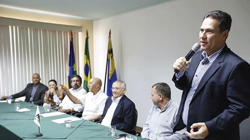 04/07/2017 09:32-Porto Velho Lideranças do PMDB reafirmam apoio a Maurão de Carvalho como pré-candidato ao Governo Presidente da ALE/RO, Maurão de Carvalho, é cotado como pré-candidato ao Governo pelo PMDB nas eleições de 2018