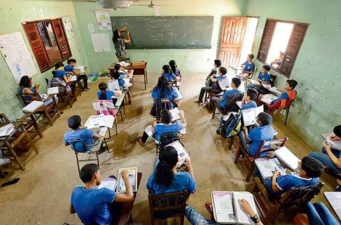 PROFESSOR BRASILEIRO PERDE MAIS TEMPO DE AULA E LIDA MAIS COM BULLYING