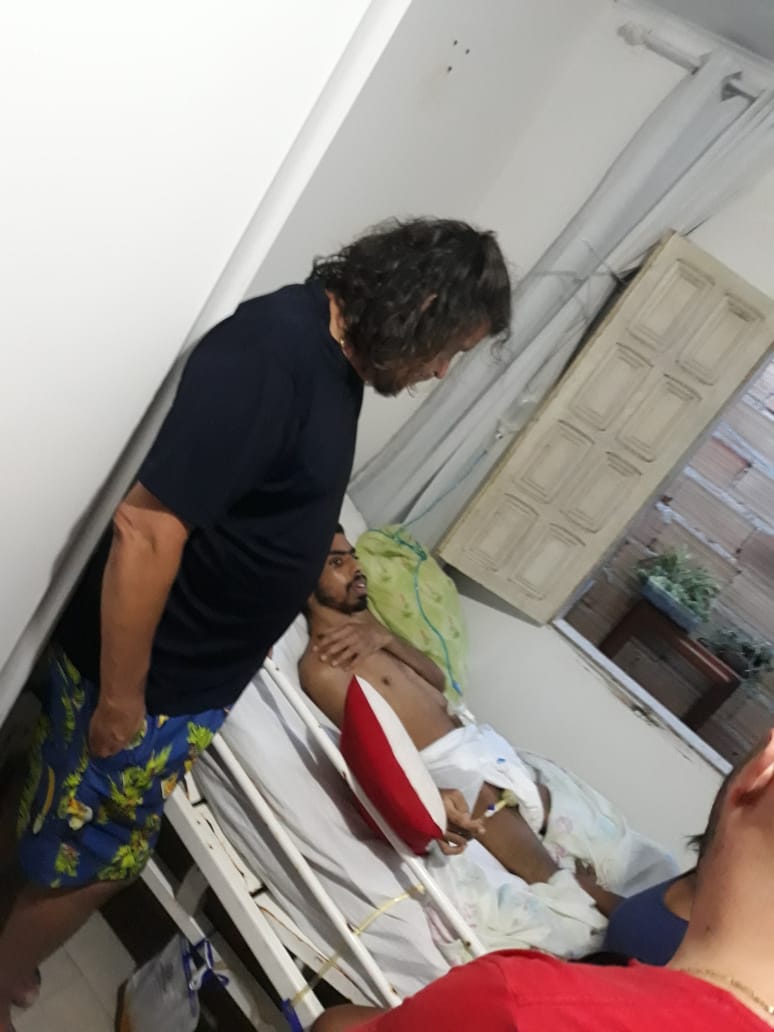 Prefeito Daniel da Açaí ajuda jovem que família estava fazendo apelo nas redes sociais em busca de cama hospitar.