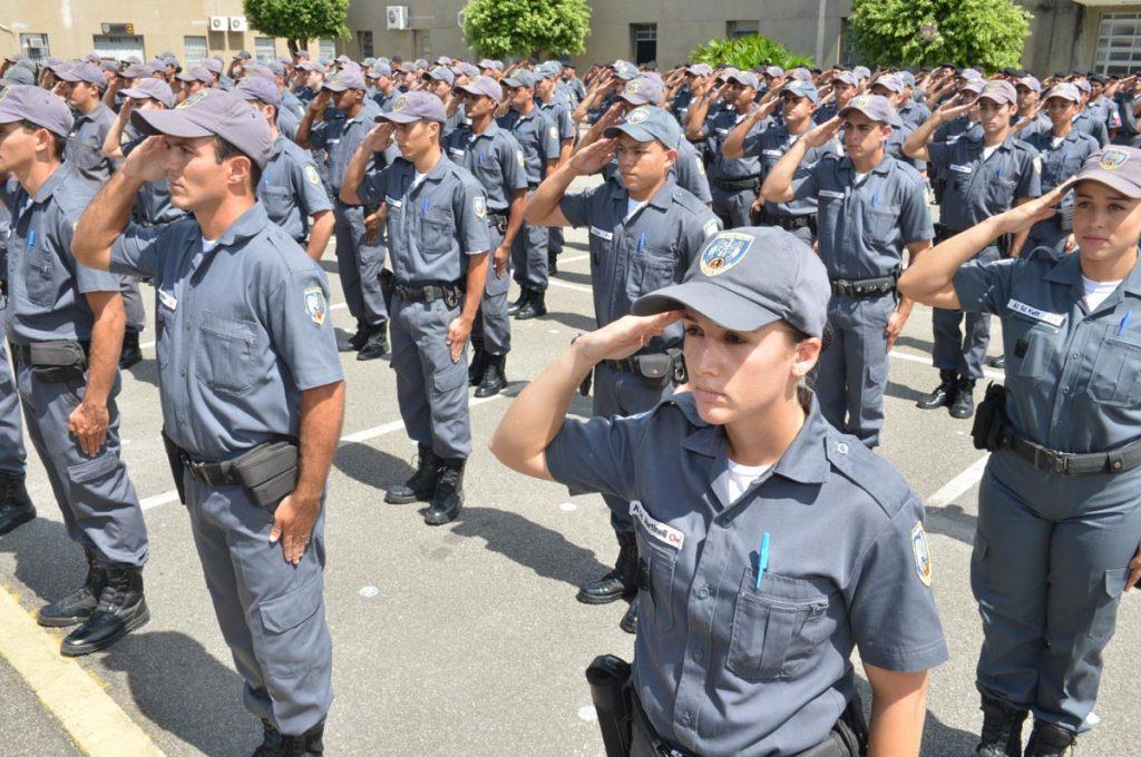 Governador do ES anuncia concursos para professores e policiais