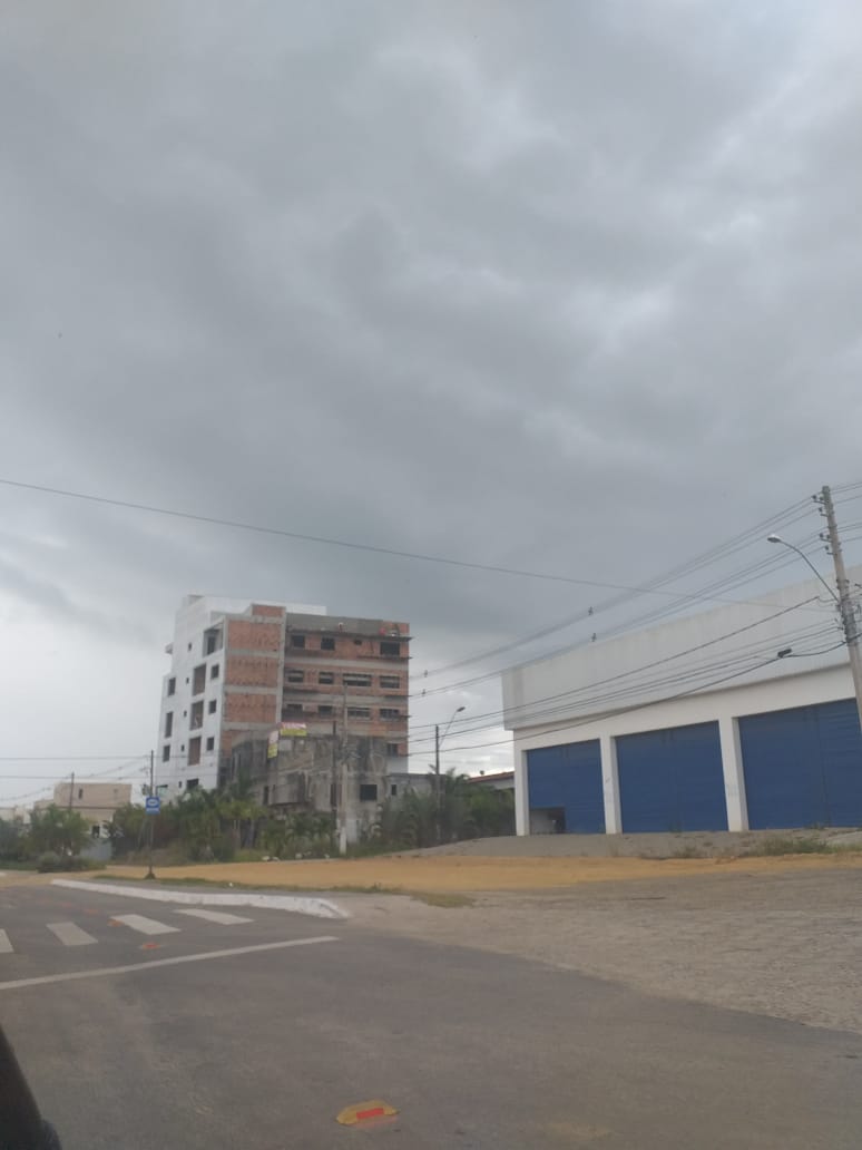 Flagrante de Trabalhador Trabalhando sem EPi em obra na Rodovia Othovarino Duarte Santos.