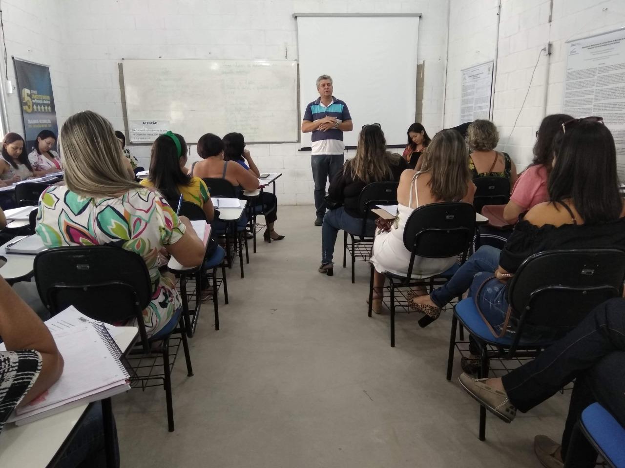 COM REUNIÃO DE DIRETORES, EDUCAÇÃO MUNICIPAL ORGANIZA INÍCIO DO ANO LETIVO