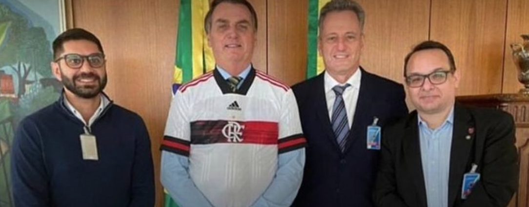 APÓS RECEBER FLAMENGO, BOLSONARO DEFINE NOVA REGRA DE DIREITO DE TRANSMISSÃO E COMPLICA GLOBO