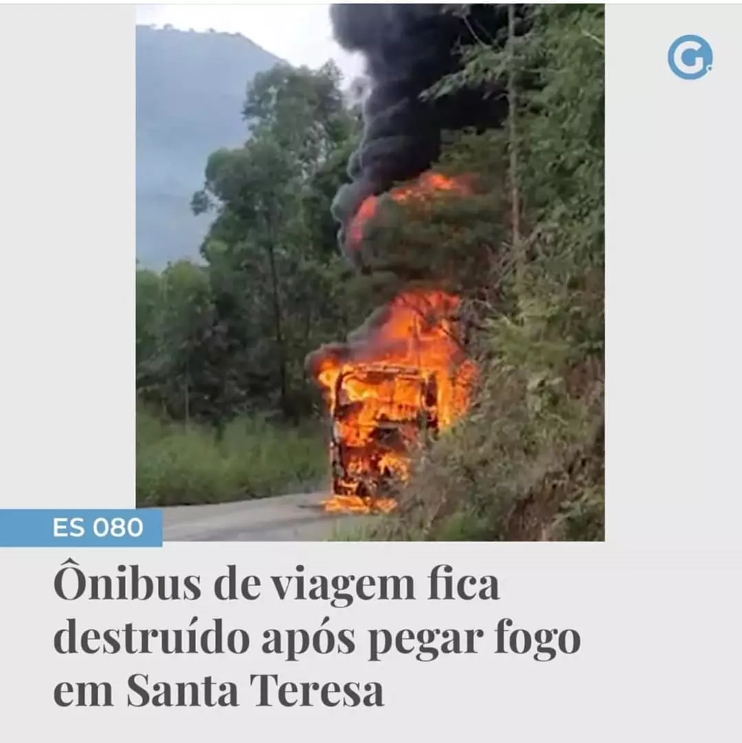 Ônibus de viagem fica destruído após pegar fogo em Santa Teresa