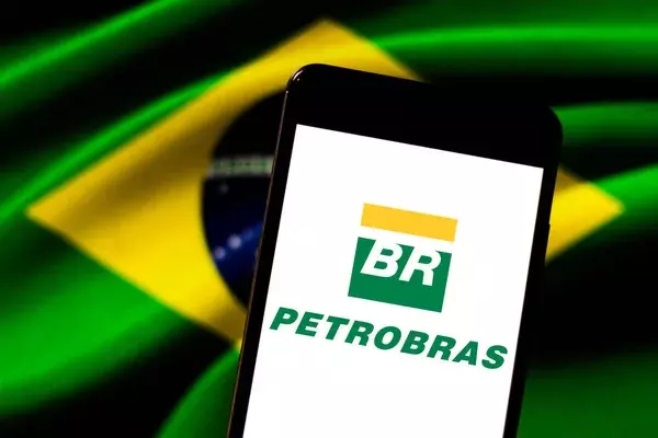 Petrobras reduz preço da gasolina em 4,66% para distribuidoras