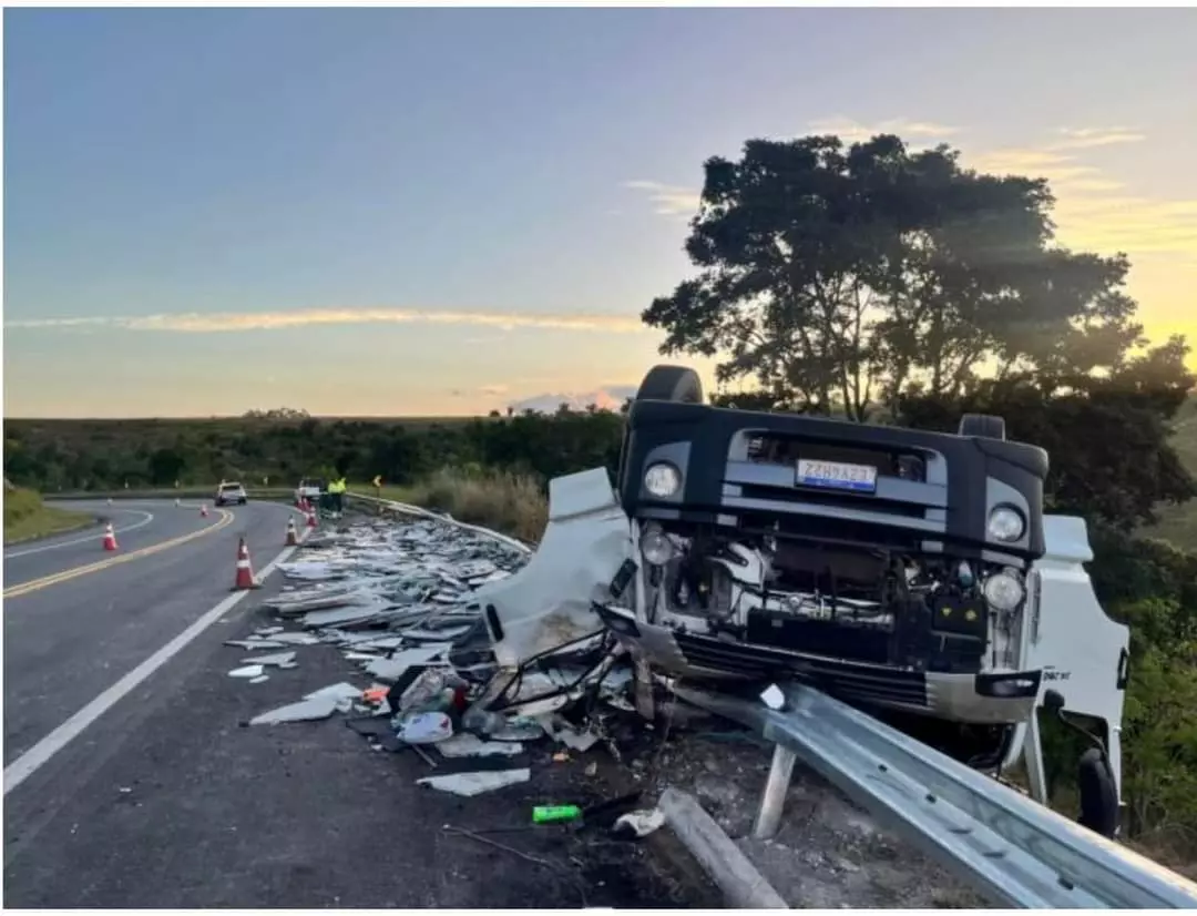 Pai se depara com próprio filho morto em acidente na BR 101 em Pedro Canário