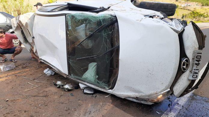 Carro Capota na Rodovia do Café em Nova Venécia