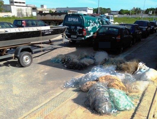 PM Ambiental apreende materiais de pesca e mais de 40 quilos de pescados em lagoa de Linhares