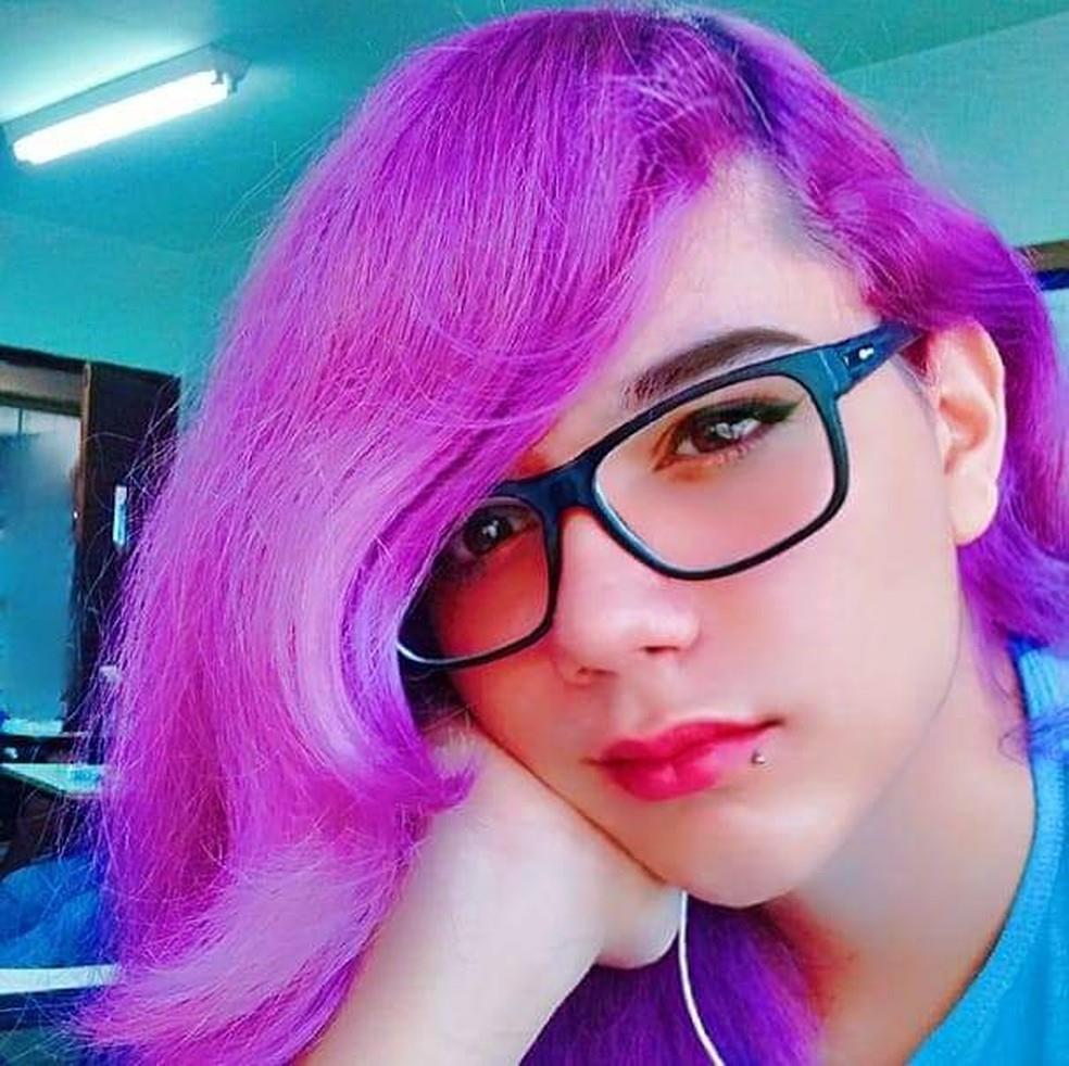 Justiça do DF impede família de enterrar jovem trans com nome social