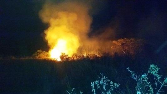 RESIDENCIAL RIO DOCE – Fogo em vegetação atinge mais de 2 hectares e bombeiros atuaram no combate; Vídeos