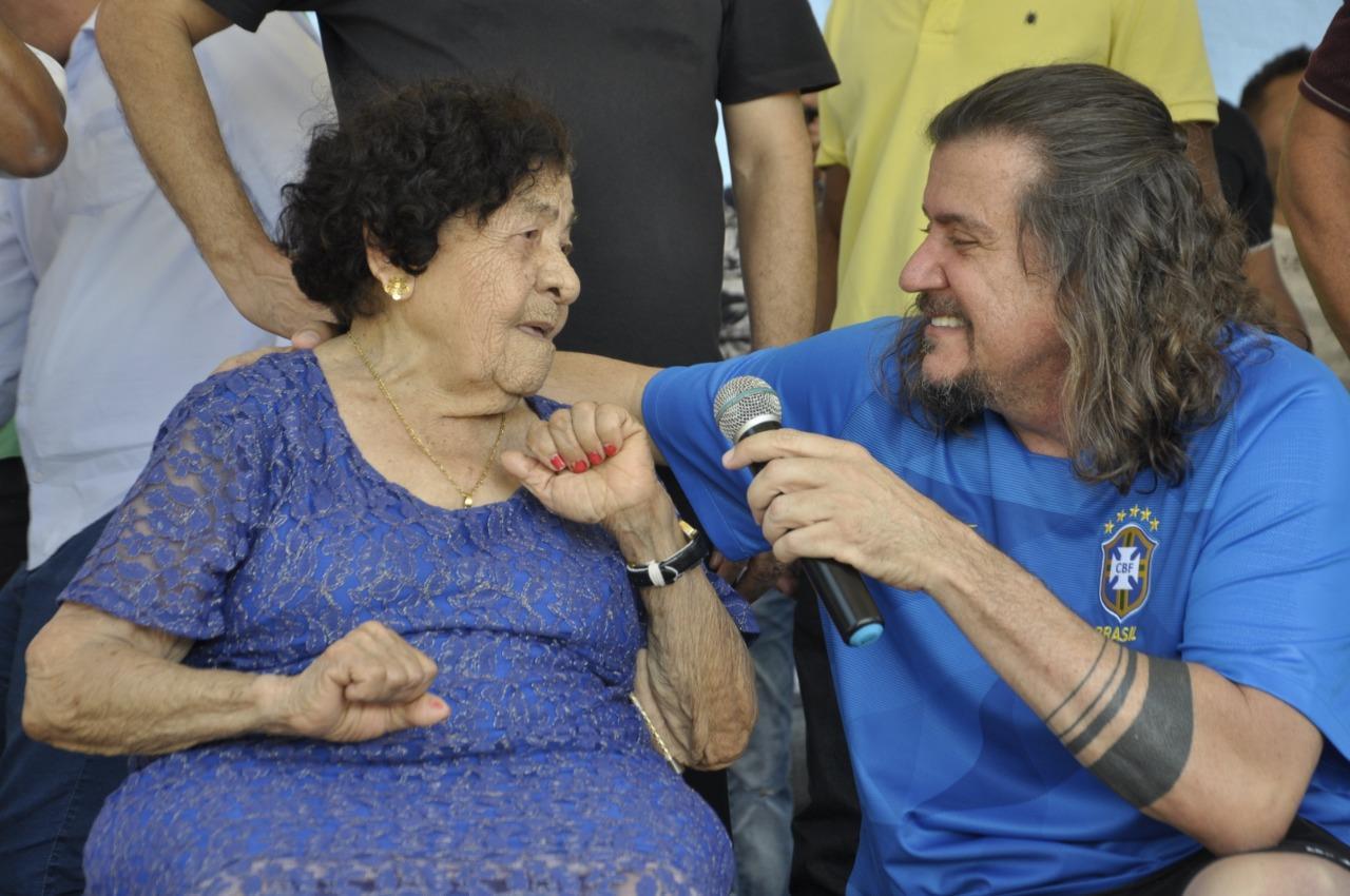 CONFRATERNIZAÇÃO COM AS FAMÍLIAS MARCA INAUGURAÇÃO DE QUADRA POLIESPORTIVA EM SÃO PEDRO