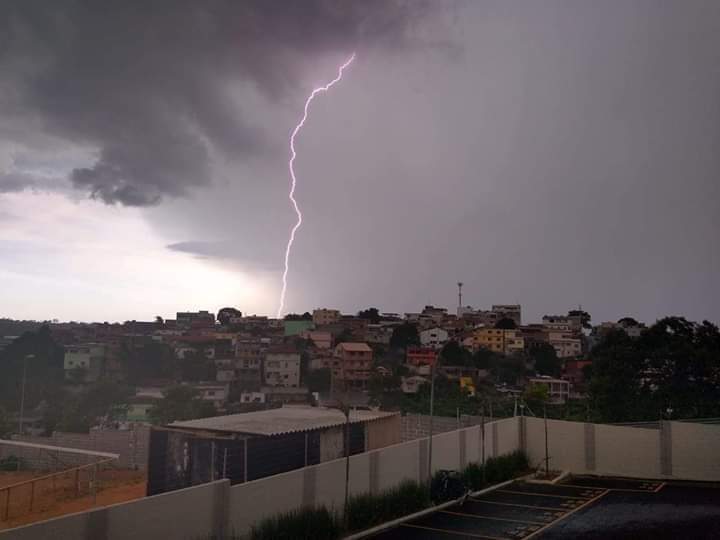 Inpe emite alerta para tempestade de raios e chuva de granizo na região Norte do ES!