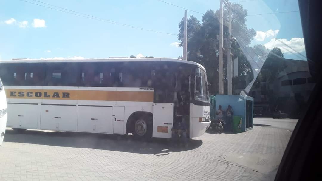 #DENÚNCIA ?? Ônibus da Transigor contratado pela prefeitura de Pinheiros para carregar alunos é desviado para carregar pacientes para a Rede Cuidar